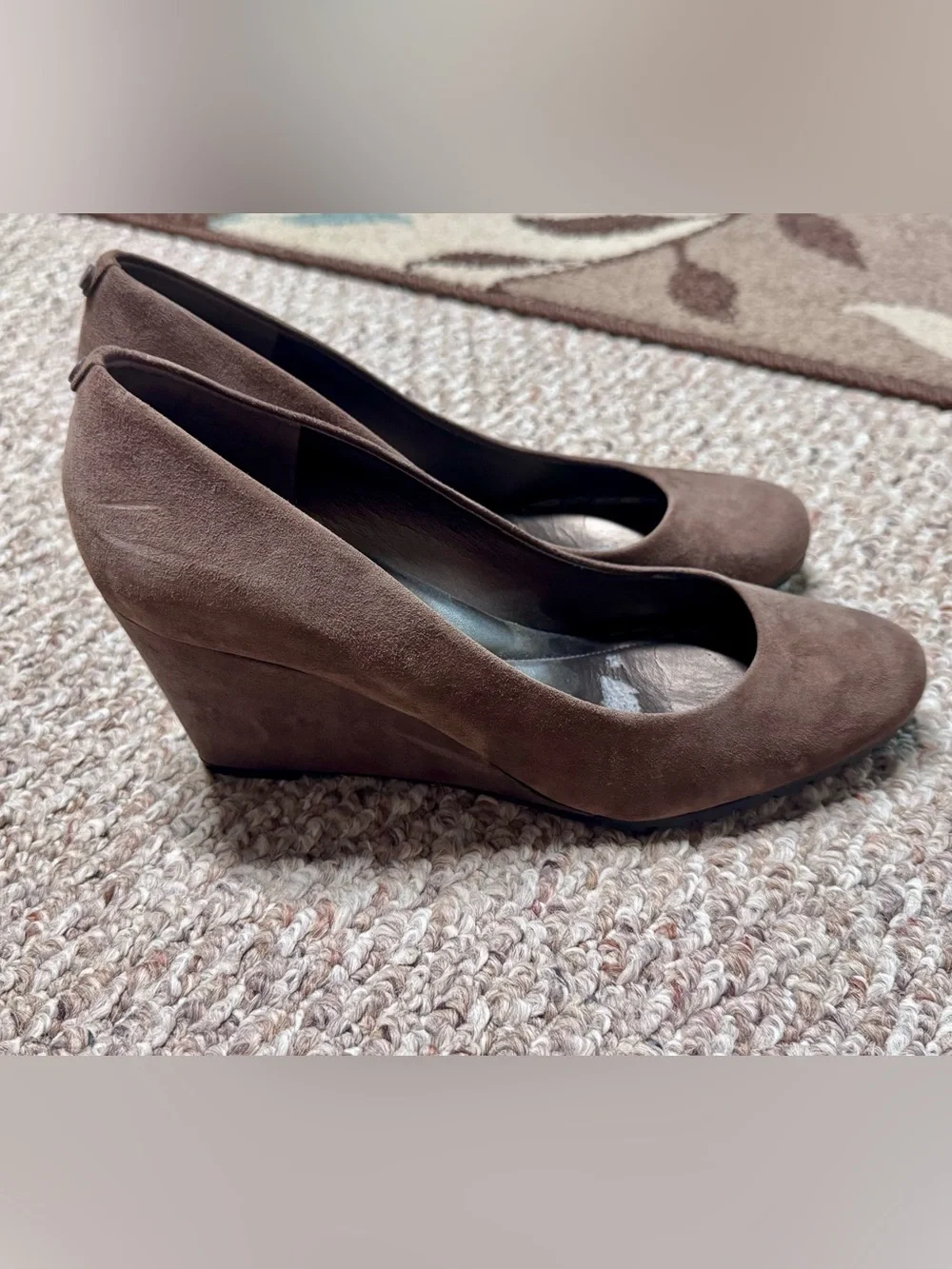 Easy Spirit Taupe Suede Round-Toe Wedge Heels – Women’s Size 10